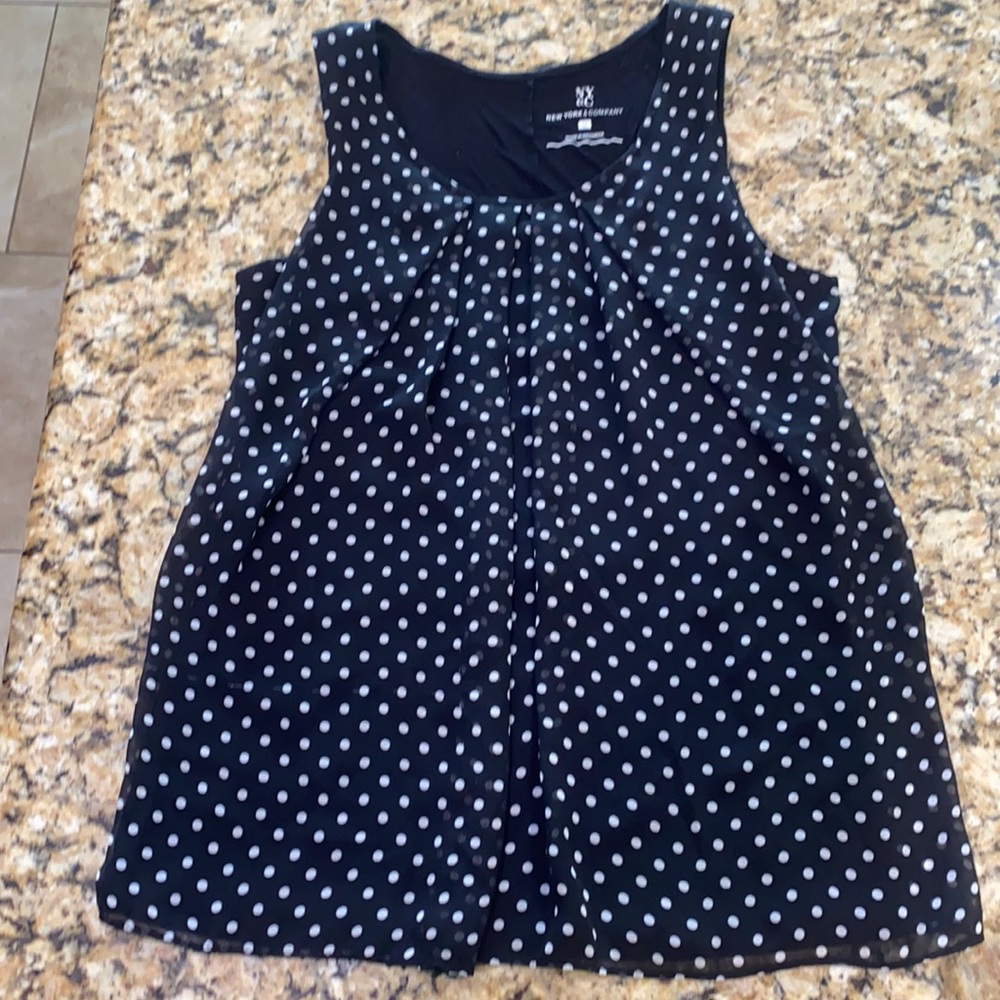 NY&Co sleeveless shirt